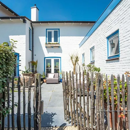 Family Behind The Zandvoort