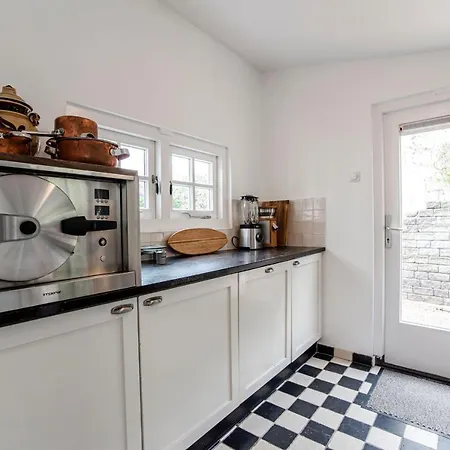 Family Behind The Vila Zandvoort