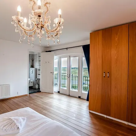 Family Behind The Vila