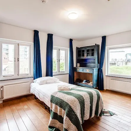 Family Behind The Villa Zandvoort