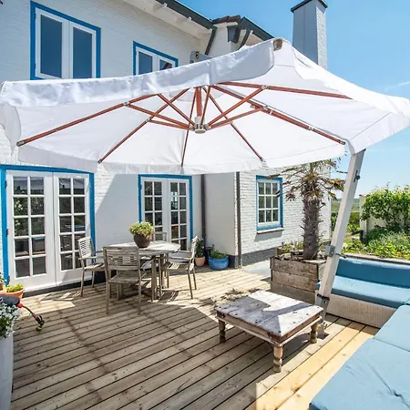 Villa Family Behind The